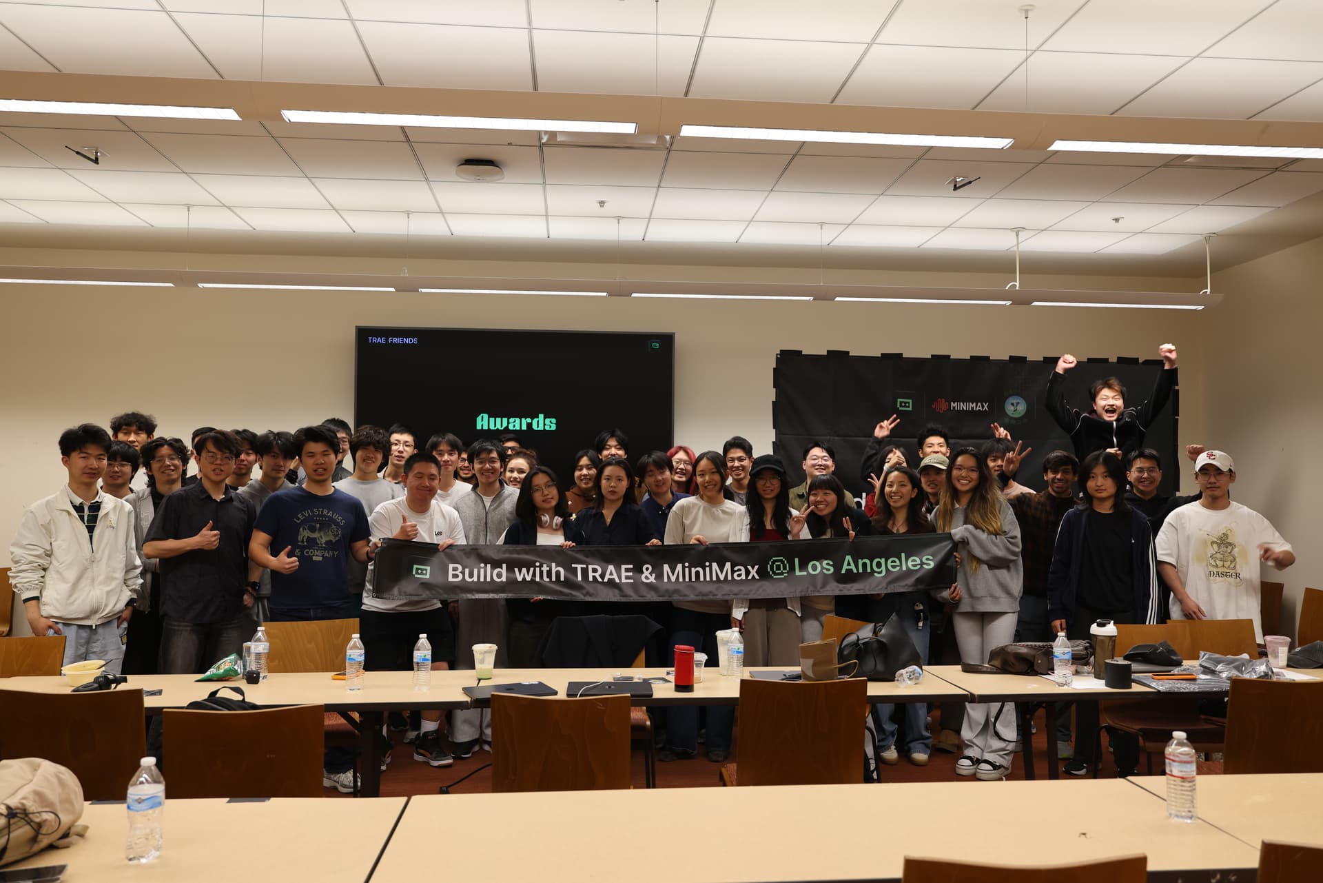 Build with TRAE × MiniMax @ USC — 全体合影